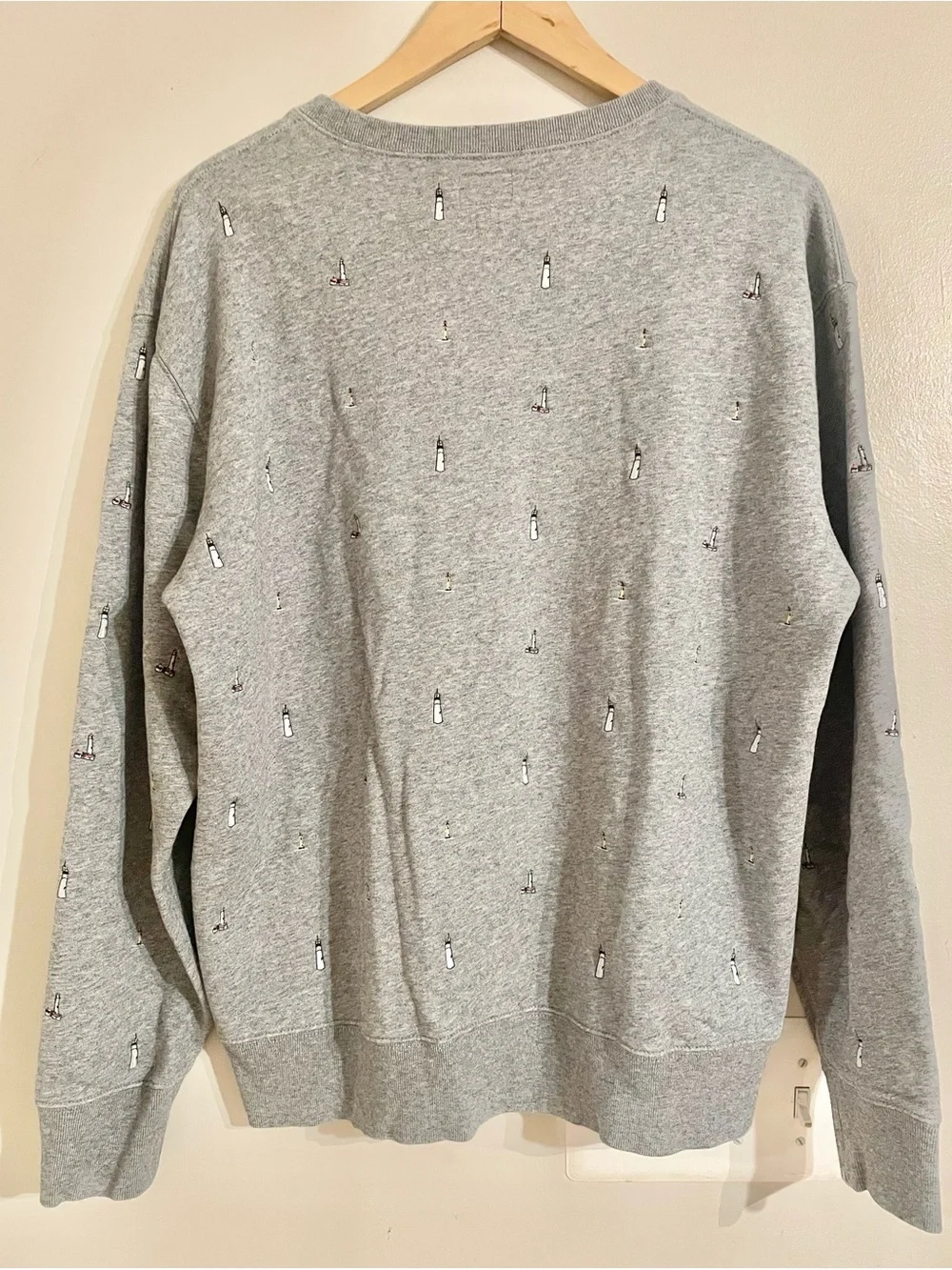 Vtg J. Crew Men’s Light House Gray Embroidered Knit Crewneck Sweater Sz L- EUC